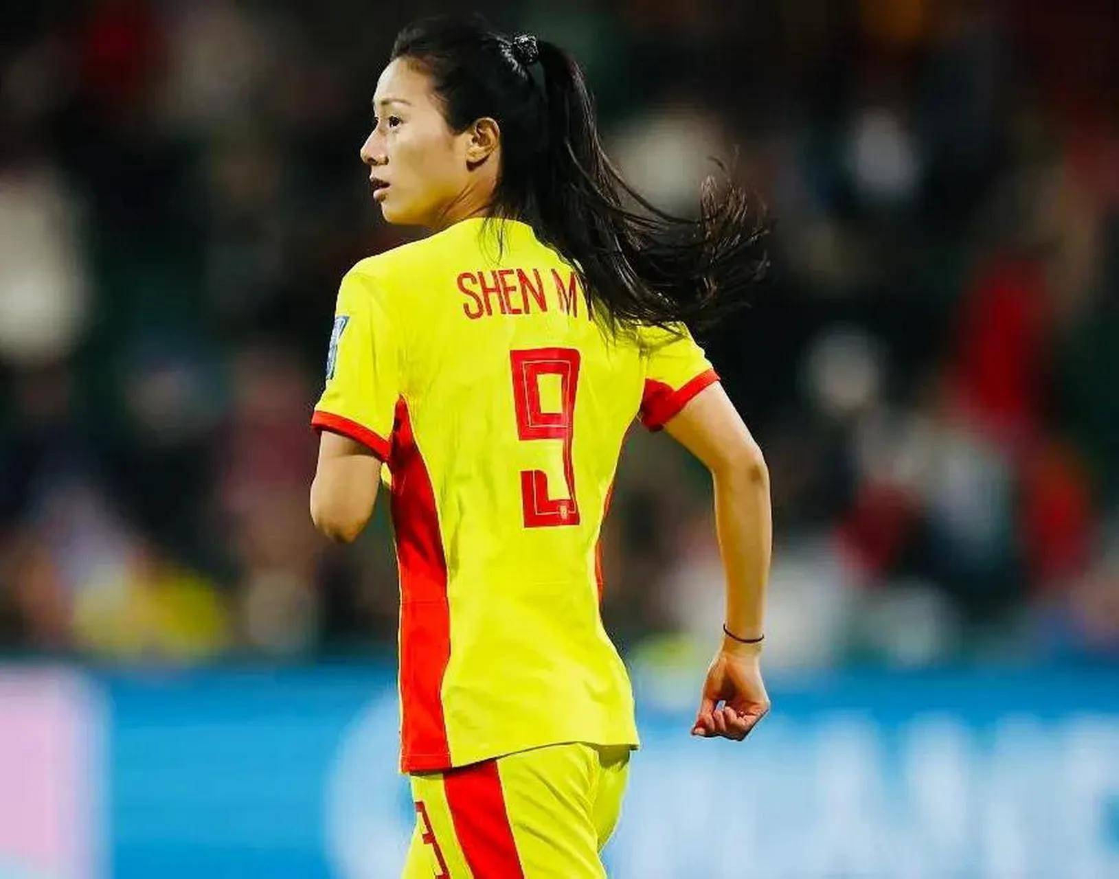 中国女足新一代小将在比赛中崭露头角